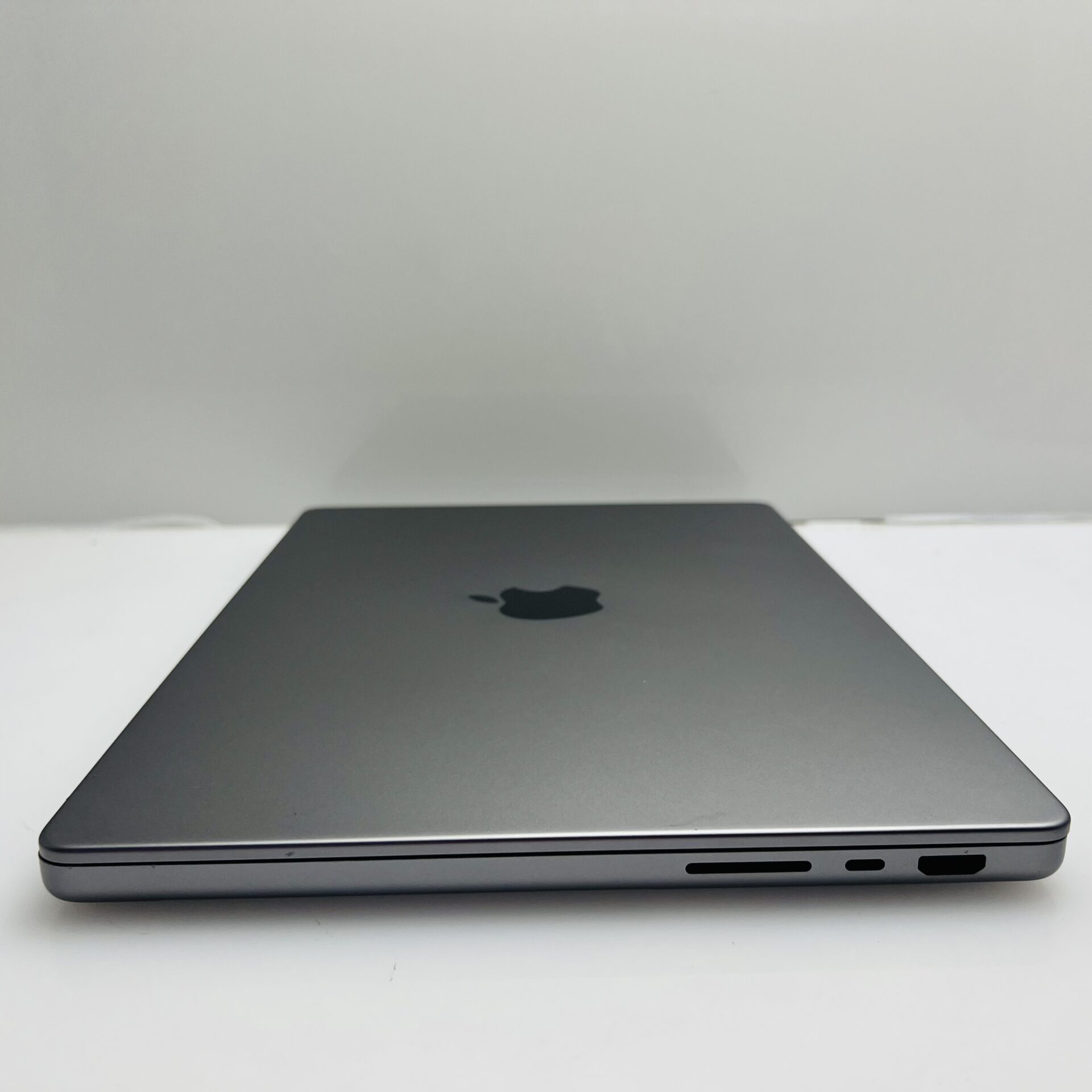 Apple Macbook Pro “M1 Pro” 14-Inch 10 CPU/16 GPU (2021) 16GB RAM