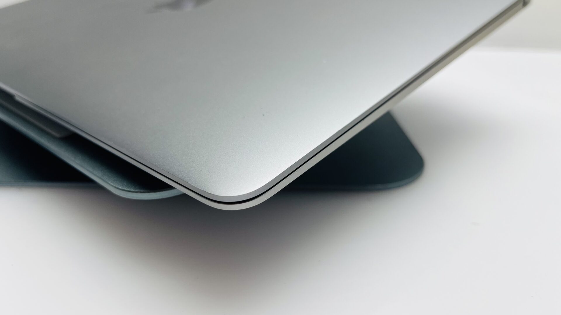 Buy Used Apple MacBook Air “M1” 13-Inch 8 CPU/7 GPU (2020) 8GB RAM