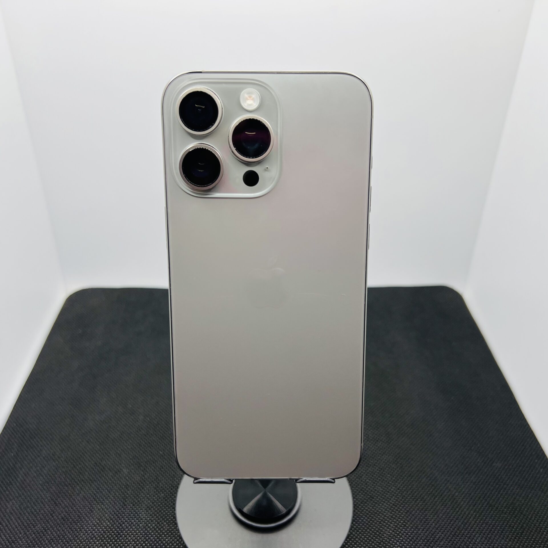 Apple iPhone 15 Pro Max 256GB Natural Titanium – (Grade B) - Image 9