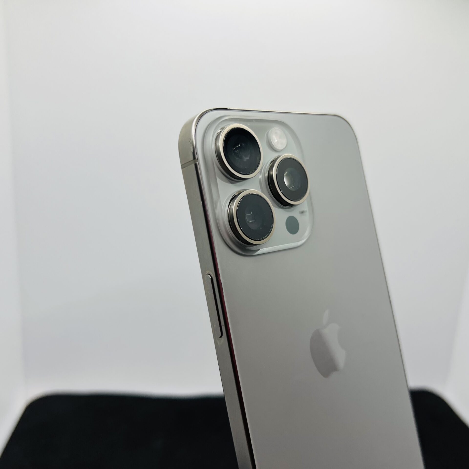 Apple iPhone 15 Pro Max 256GB Natural Titanium – (Grade B) - Image 11