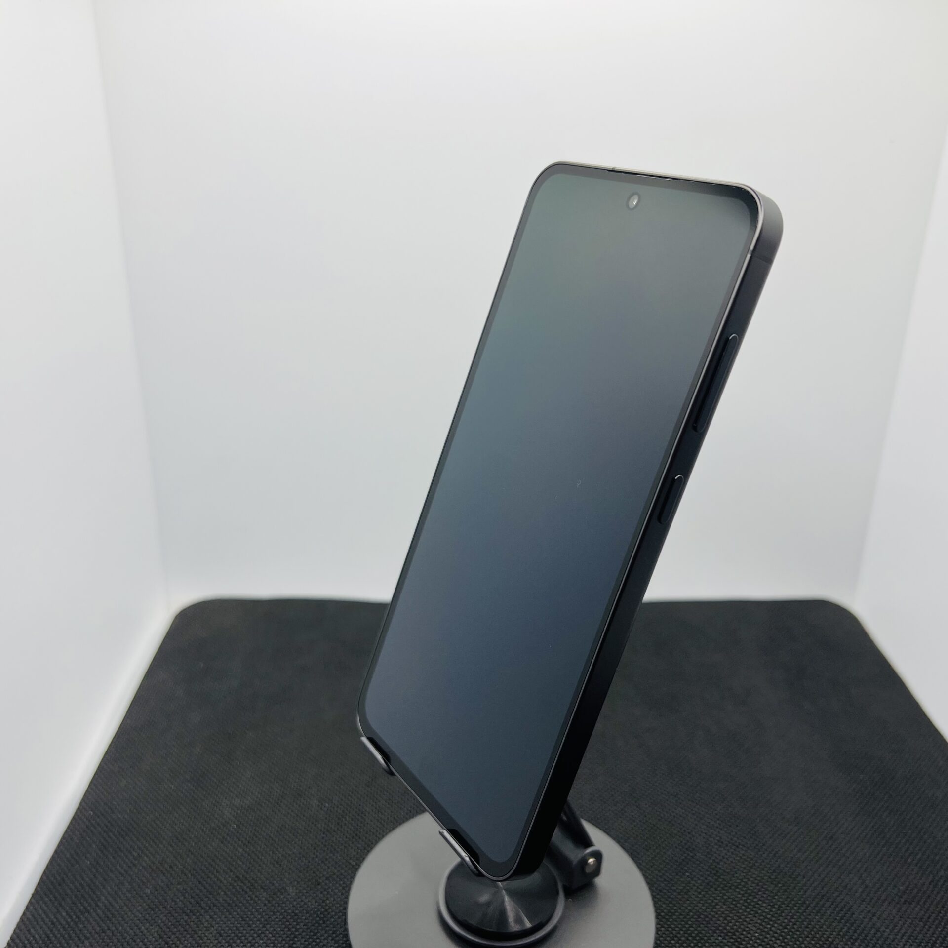 Samsung Galaxy S24 FE 256GB Graphite – (Grade A) - Image 6