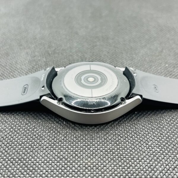 Samsung Galaxy Watch 4 40mm GPS Only Silver (Grade B) - With Black Straps - Image 7