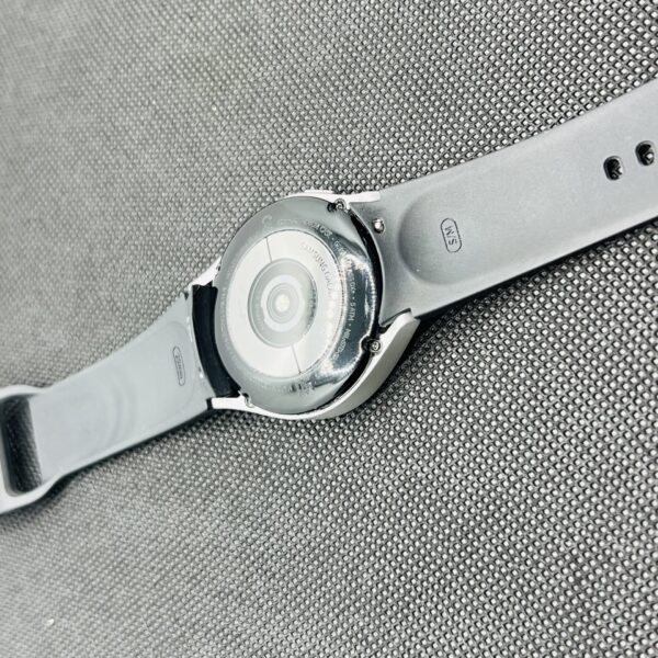 Samsung Galaxy Watch 4 40mm GPS Only Silver (Grade B) - With Black Straps - Image 8