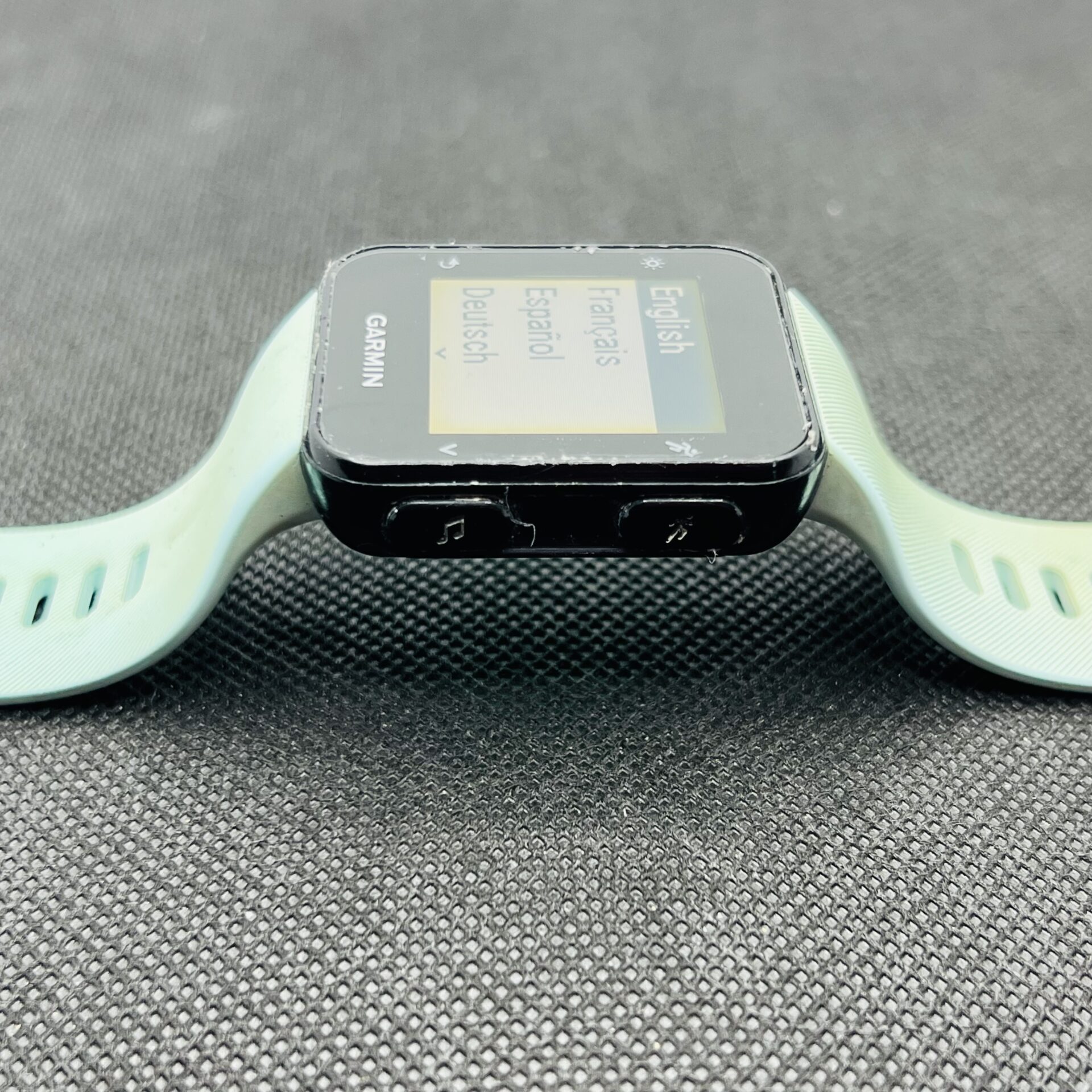 Garmin Forerunner 35 Frost Blue (Grade B) - Yellowing On Screen