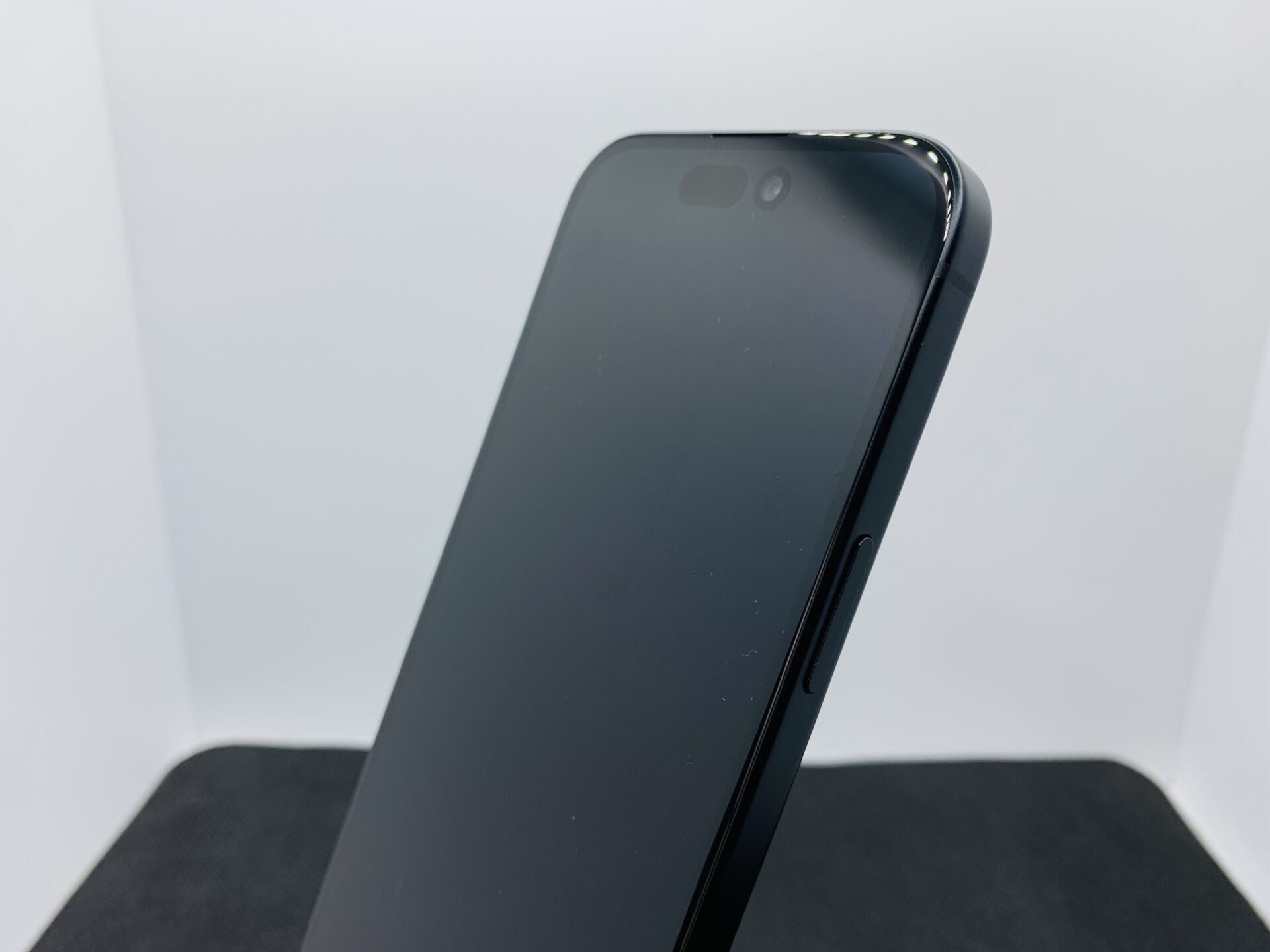 Apple iPhone 15 128GB Black – (Grade A) - Image 8