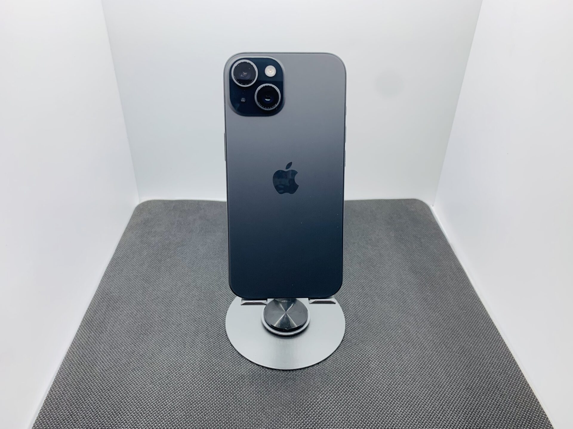 Apple iPhone 15 128GB Black – (Grade A) - Image 6