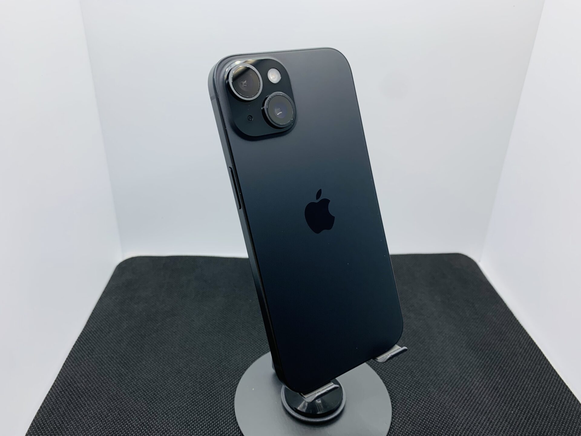 Apple iPhone 15 128GB Black – (Grade A) - Image 7