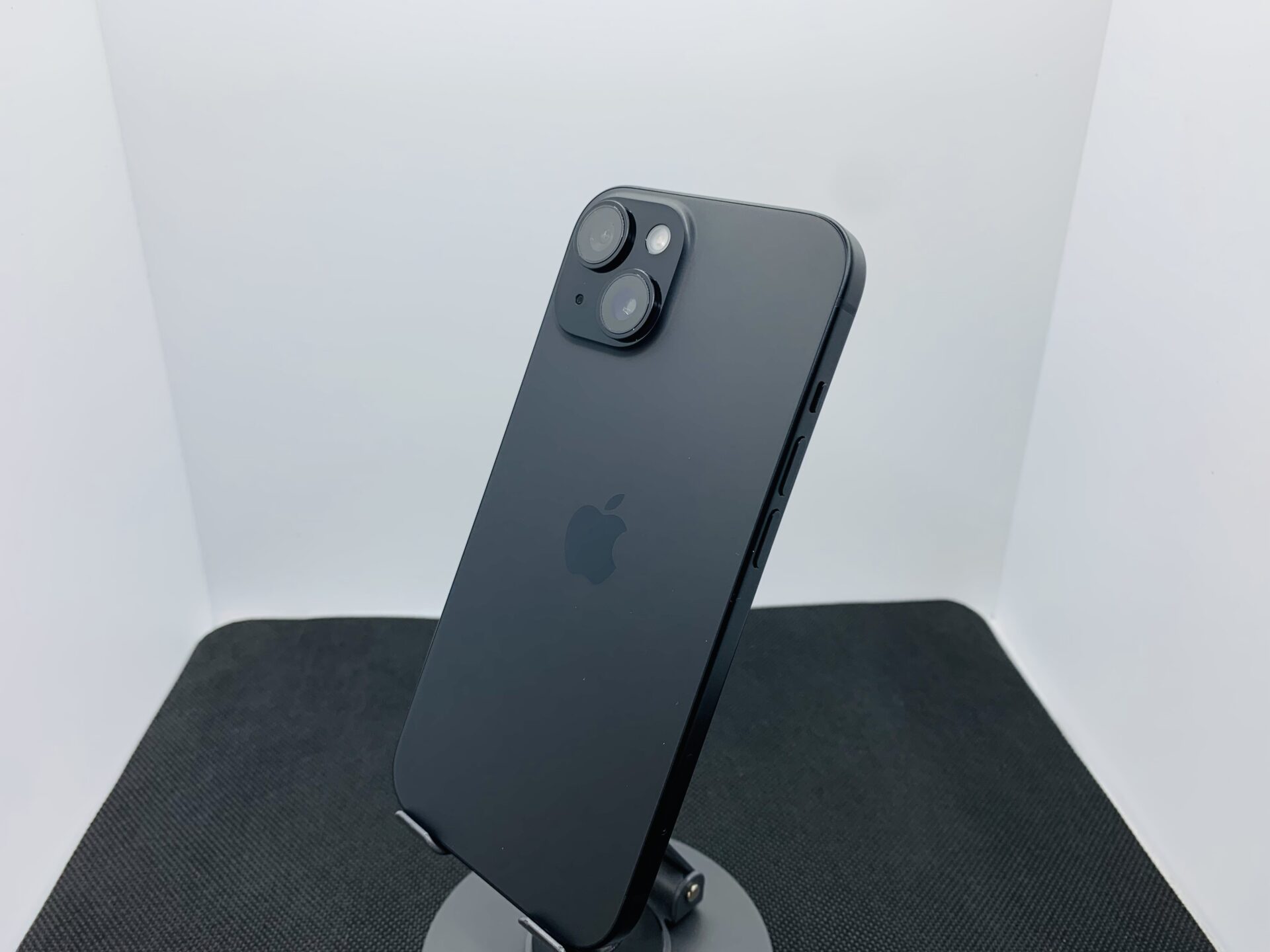Apple iPhone 15 128GB Black – (Grade A) - Image 5