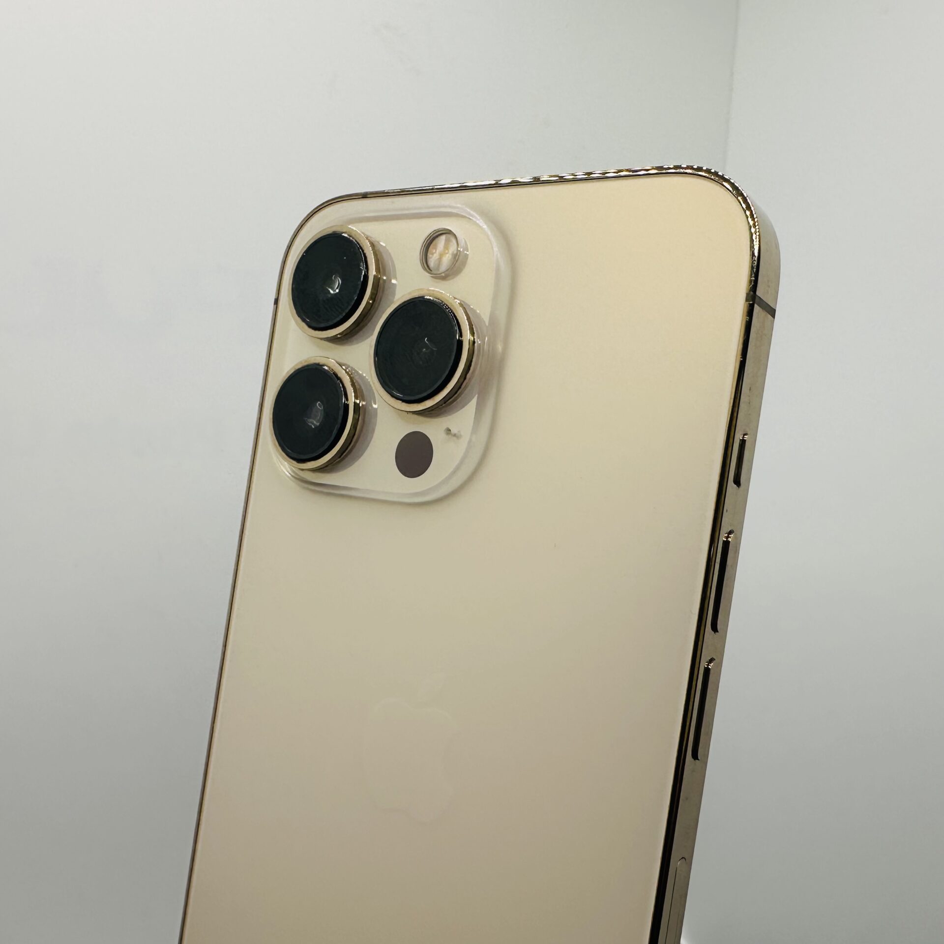 【11/11まで 75,000円】 Apple iPhone 13progold Apple iPhone 13 Pro 512GB Gold - (Grade B) | Epic Deals SA