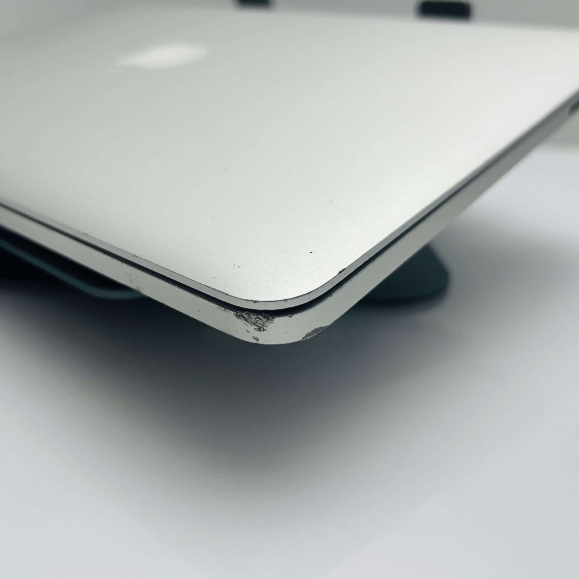 Apple MacBook Pro 13-Inch “Core i5” 2.9GHz (Early 2015) 16GB RAM