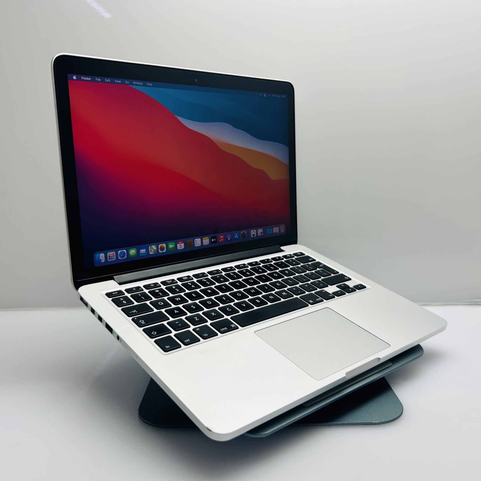 Apple MacBook Pro 13-Inch “Core i5” 2.7GHz (Early 2015) 8GB RAM 128GB SSD Silver – (Grade B) - Image 4