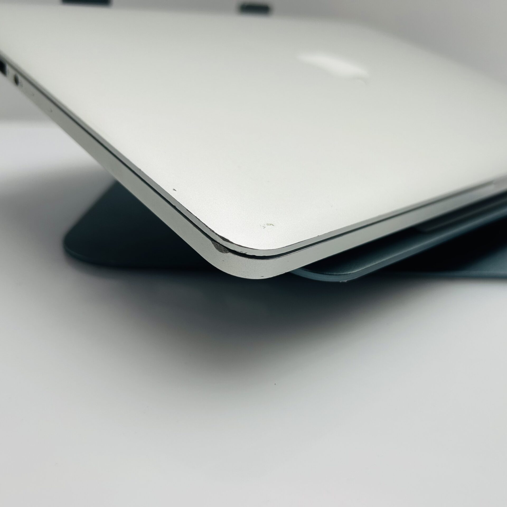 Apple MacBook Pro 13-Inch “Core i5” 2.7GHz (Early 2015) 8GB RAM 128GB SSD Silver – (Grade B) - Image 7
