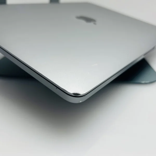 Apple MacBook Pro 13-Inch “Core i5” 2.3GHz (TouchBar/2018) 8GB RAM