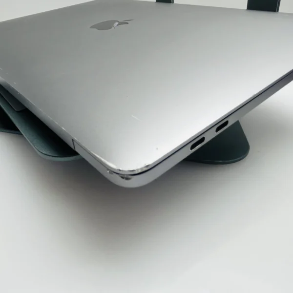 Apple MacBook Pro 13-Inch “Core i5” 2.3GHz (TouchBar/2018) 8GB RAM