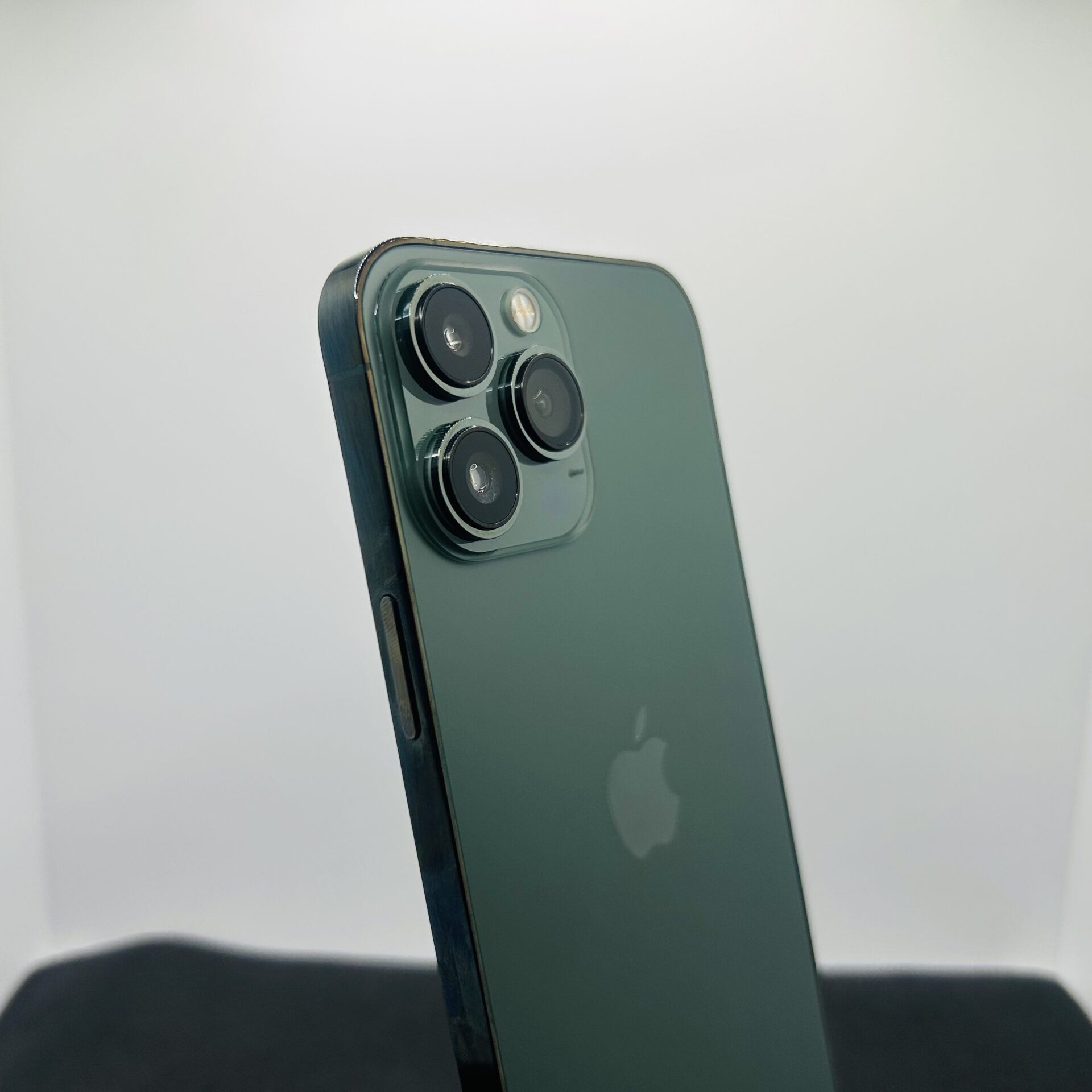 Apple iPhone 13 Pro Max 128GB Alpine Green – (Grade B) - Image 8
