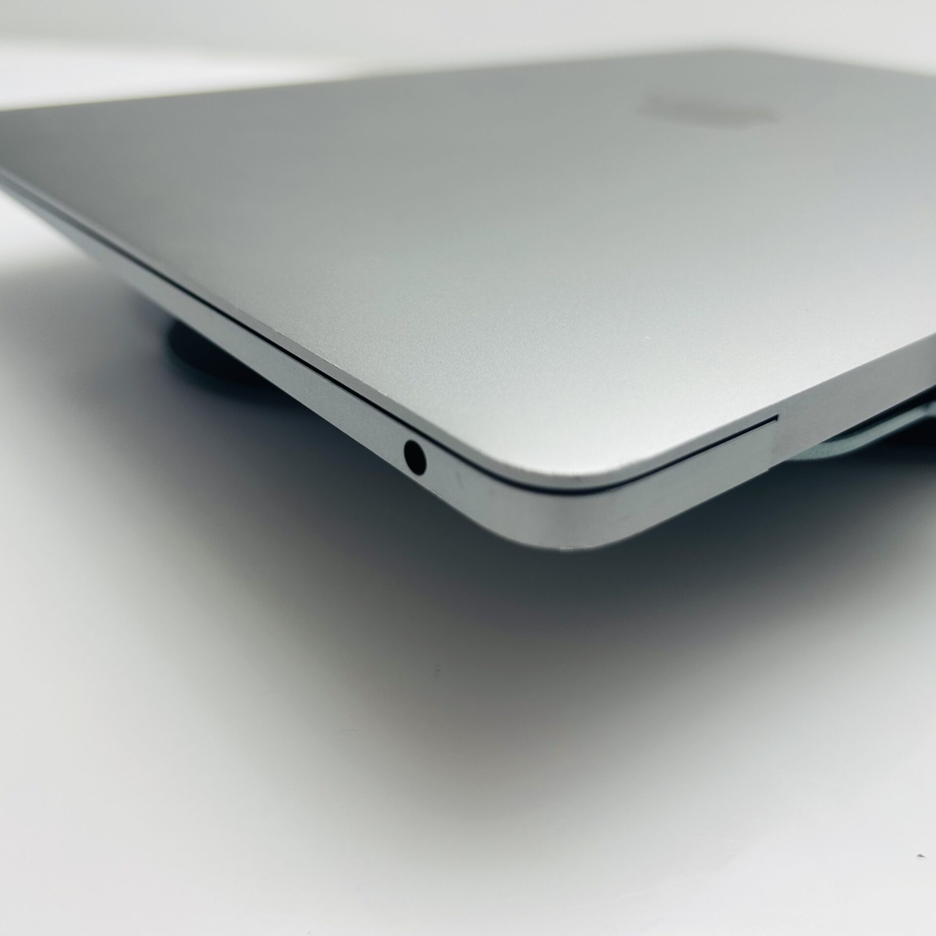 Apple MacBook Air “M1” 13-Inch 8CPU/7 GPU (2020) 8GB RAM 256GB SSD Space Gray – (Grade B) - Image 9