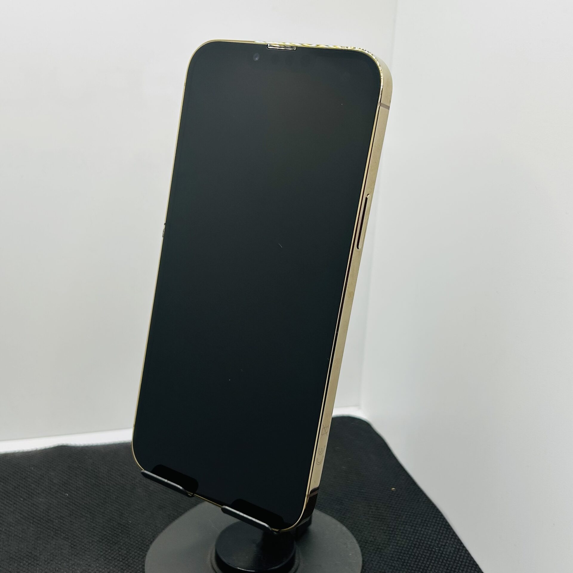 Apple iPhone 13 Pro Max 512GB Gold - (Grade B) - Image 7