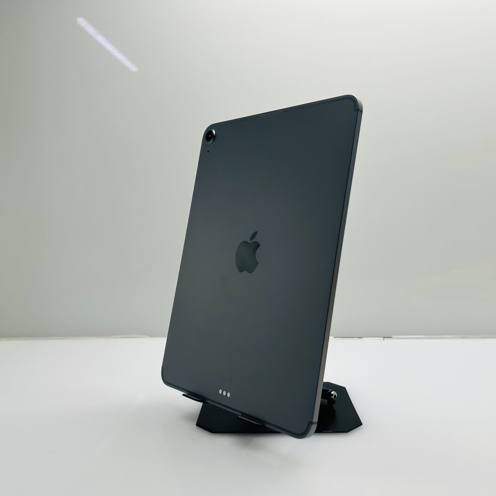 Apple iPad Air 11″ M3 (Wifi And E-SIM) 256GB Space Gray – (Grade A) - Image 5
