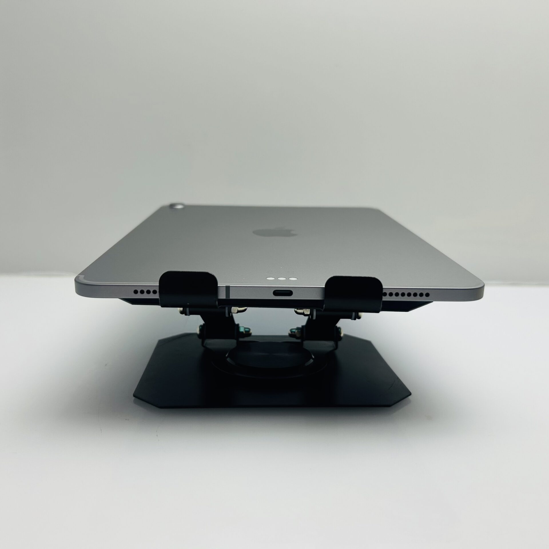 Apple iPad Air 11″ M3 (Wifi And E-SIM) 256GB Space Gray – (Grade A) - Image 8
