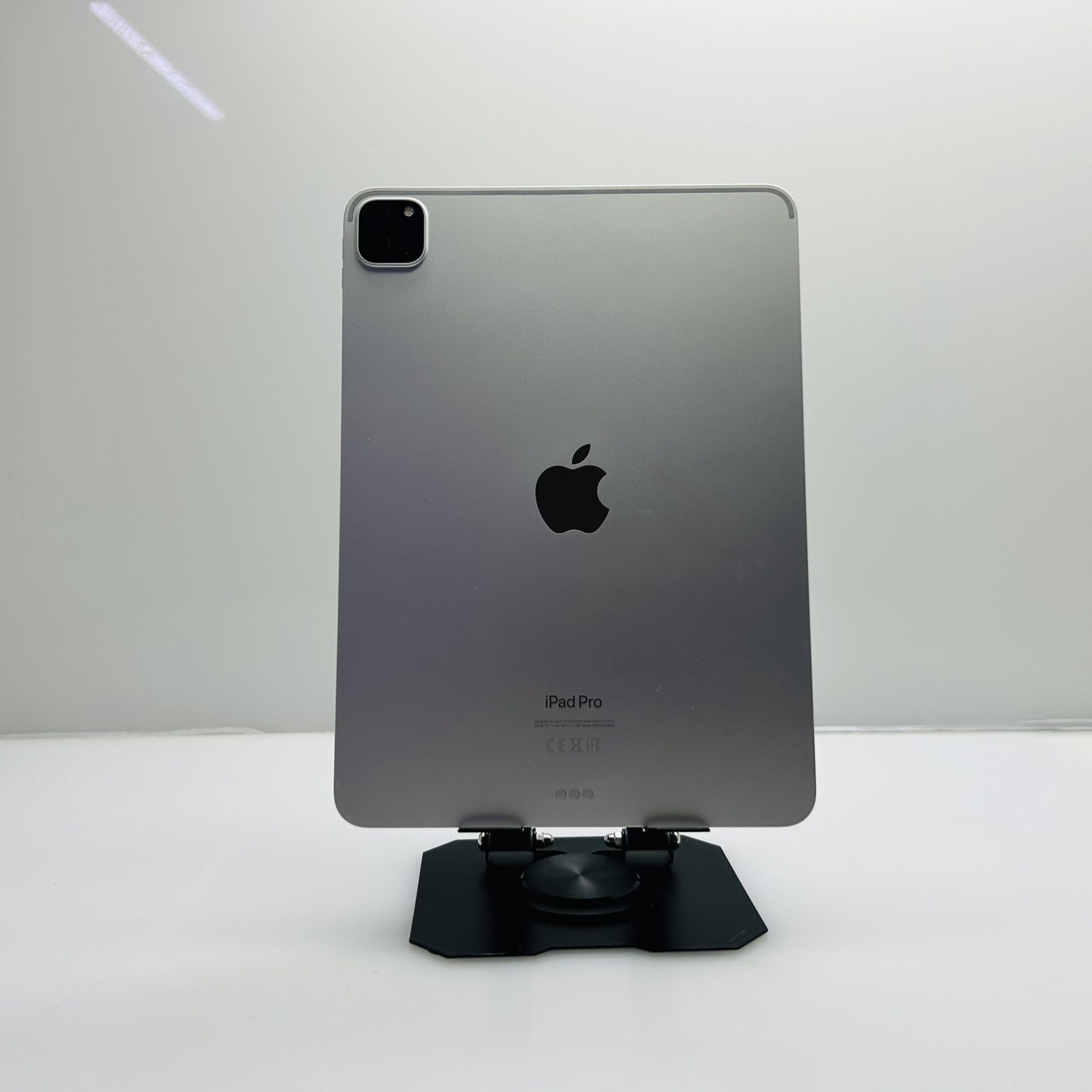 Apple iPad Pro 11″ 4th Gen (Wifi Only) 256GB Silver (Grade B
