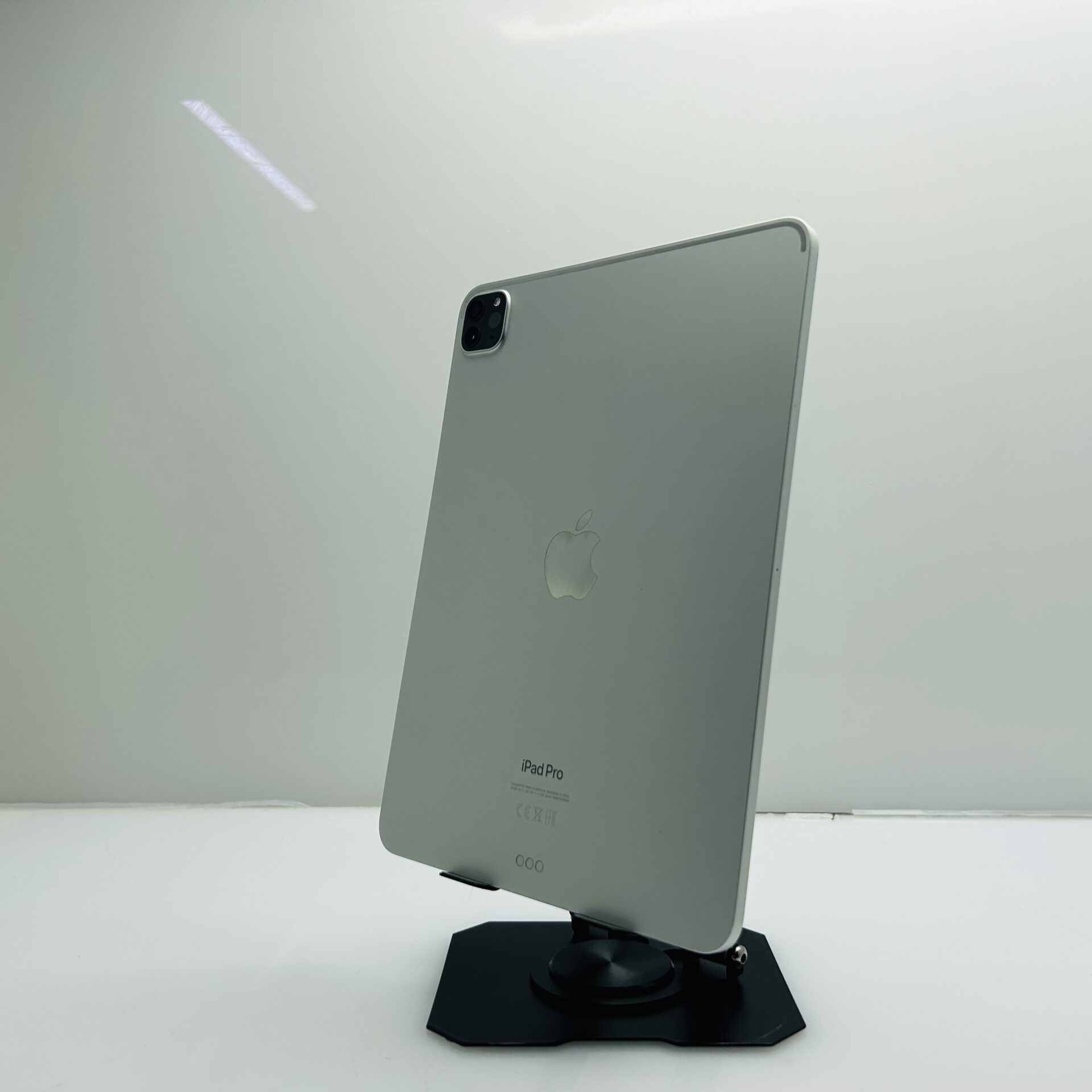 Apple iPad Pro 11″ 4th Gen (Wifi Only) 256GB Silver (Grade B