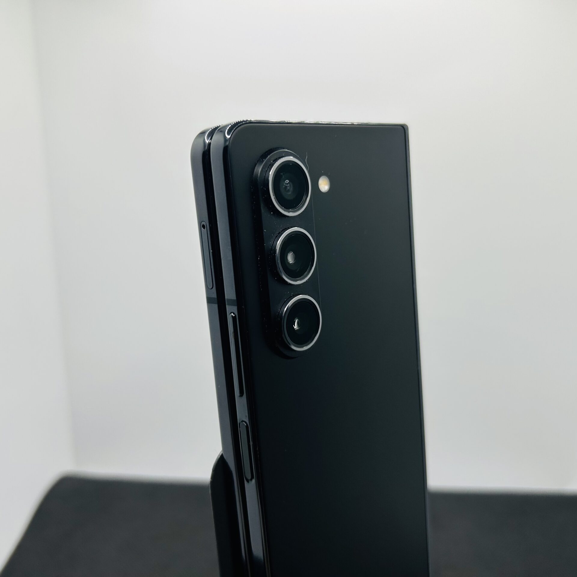 Samsung Galaxy Z Fold 5 256GB Phantom Black – (Grade B) | Epic