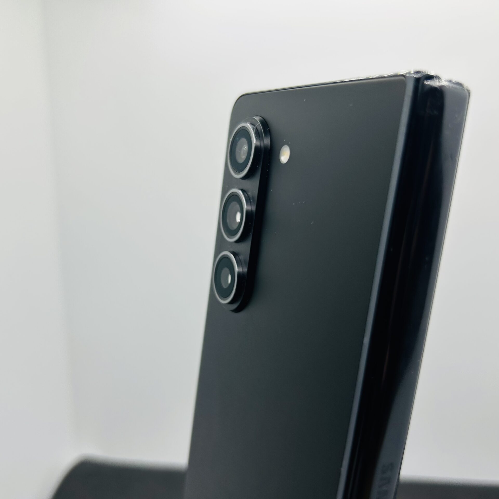 Samsung Galaxy Z Fold 5 256GB Phantom Black – (Grade B) | Epic