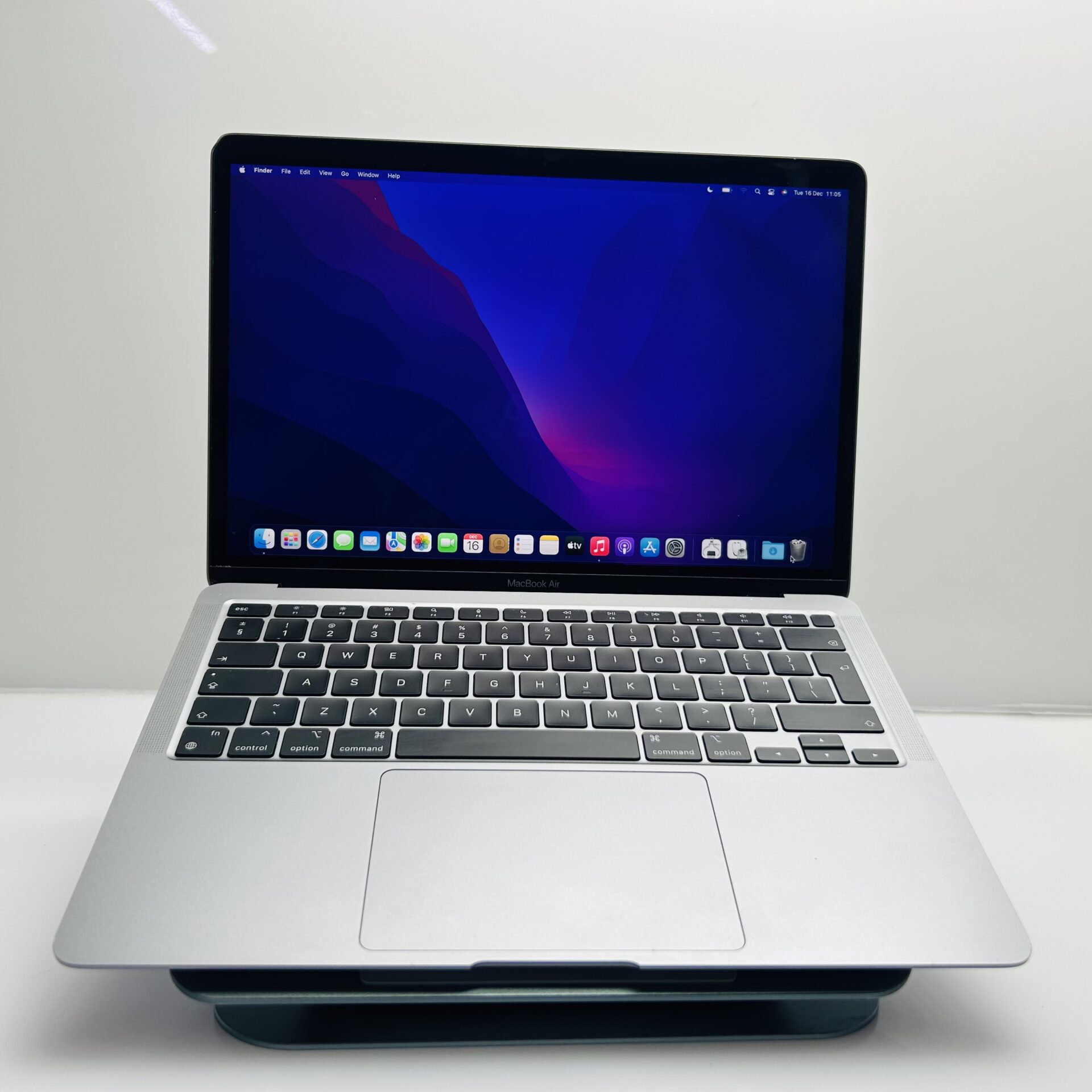 Apple MacBook Air “M1” 13-Inch 8CPU/7 GPU (2020) 8GB RAM 256GB SSD Space Gray – (Grade B) - Image 4