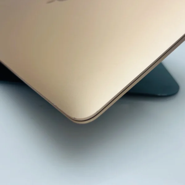 Apple MacBook Air 13-Inch “Core i3” 1.1GHz (Retina, 2020) 8GB RAM