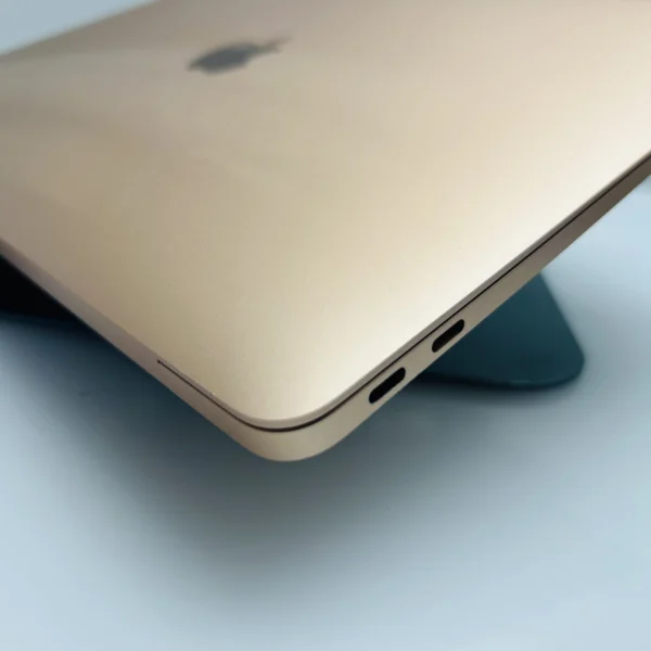 Apple MacBook Air 13-Inch “Core i3” 1.1GHz (Retina, 2020) 8GB RAM