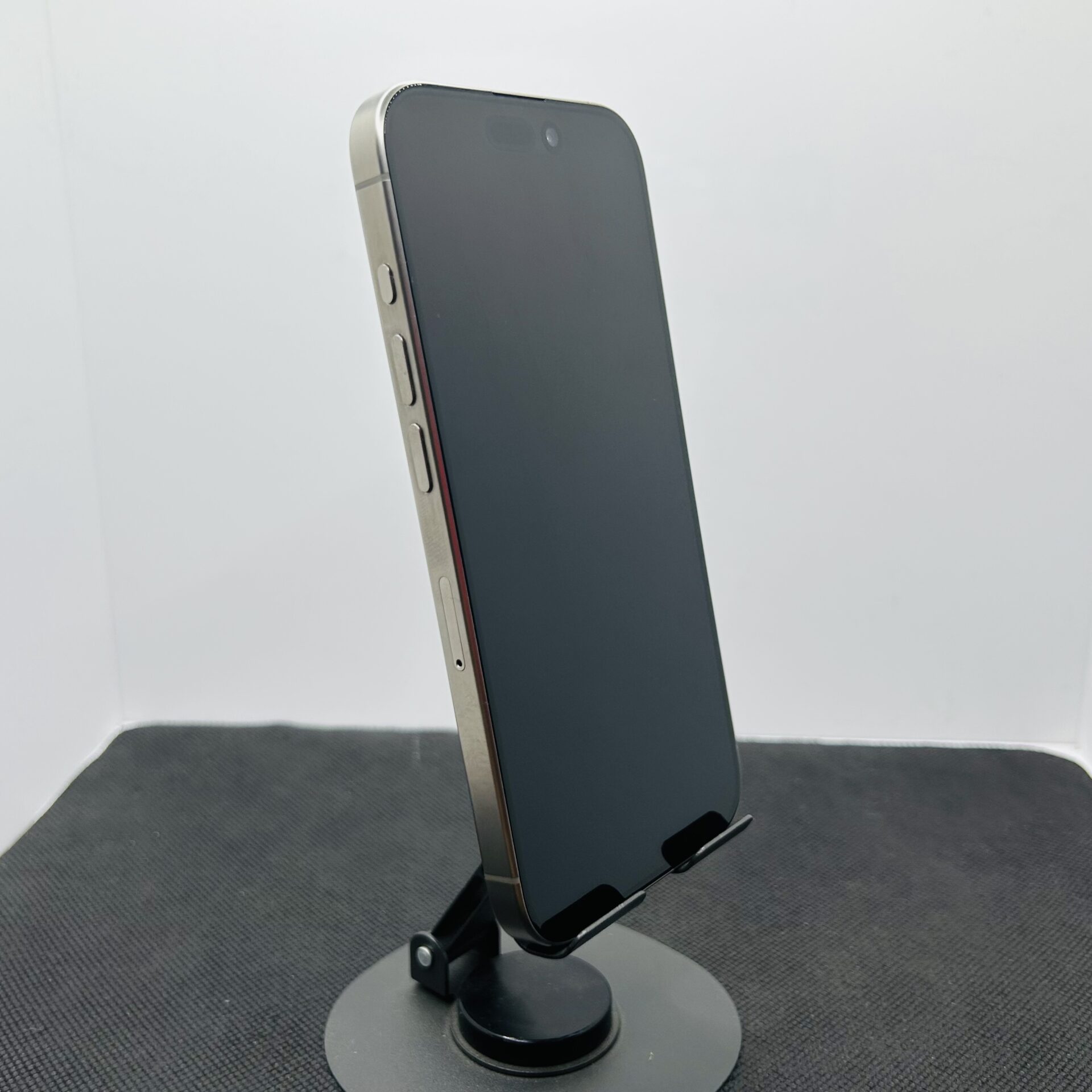 Apple iPhone 15 Pro 128GB Natural titanium - (Grade B) - Image 5