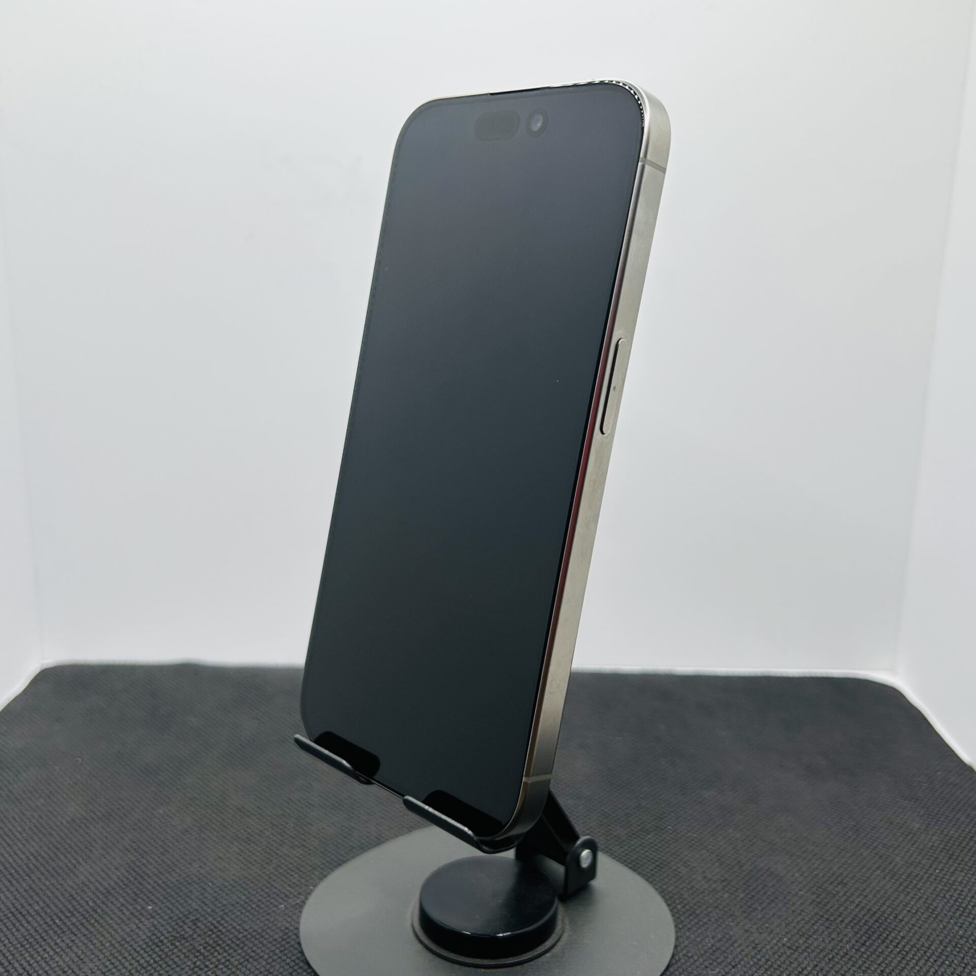 Apple iPhone 15 Pro 128GB Natural titanium - (Grade B) - Image 6