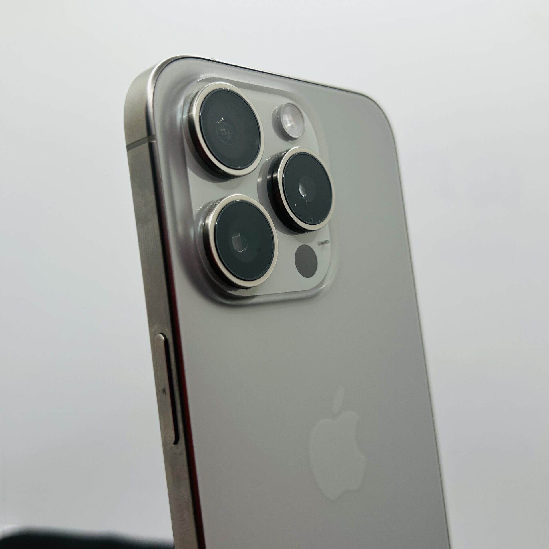 Apple iPhone 15 Pro 128GB Natural titanium - (Grade B) - Image 10