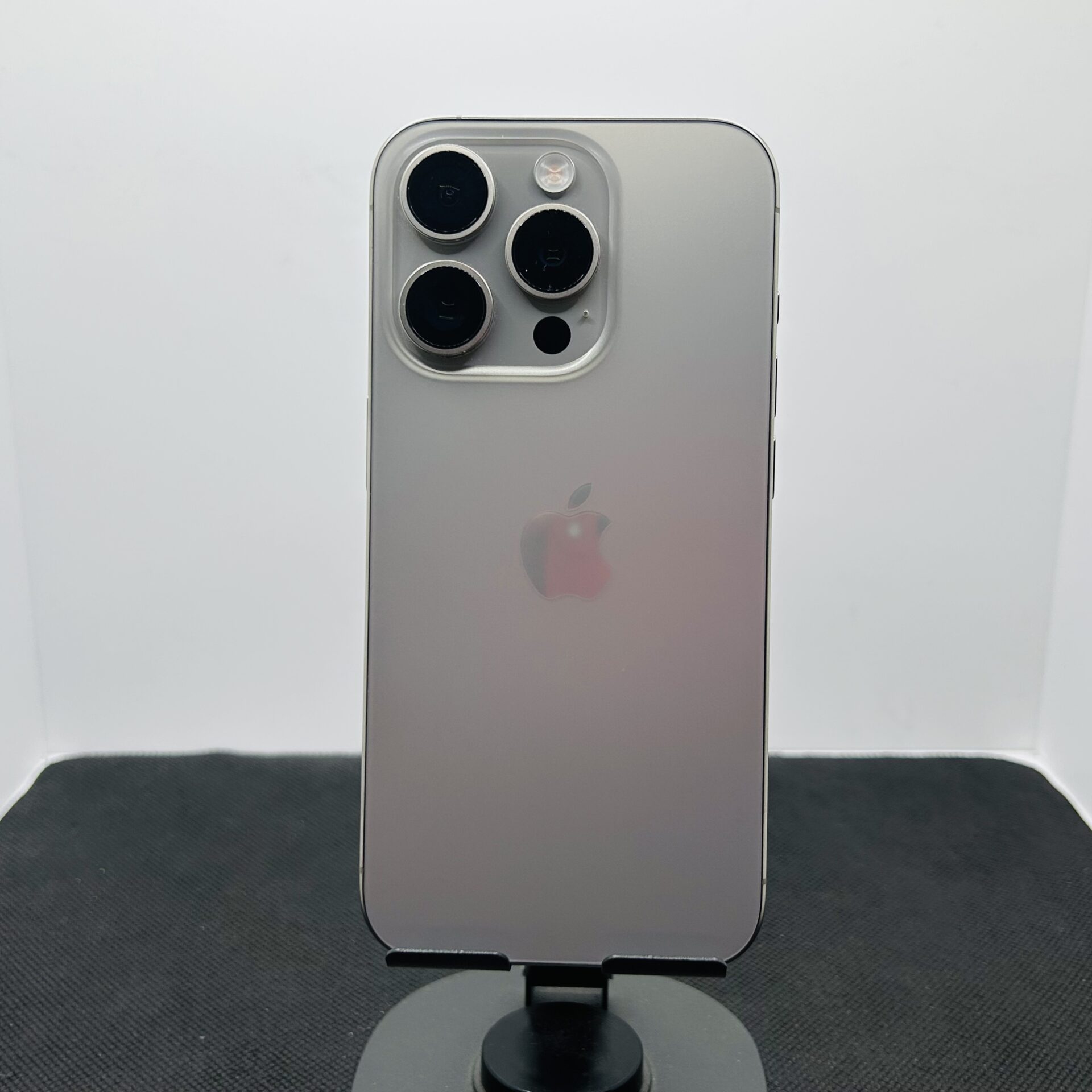 Apple iPhone 15 Pro 128GB Natural titanium - (Grade B) - Image 8