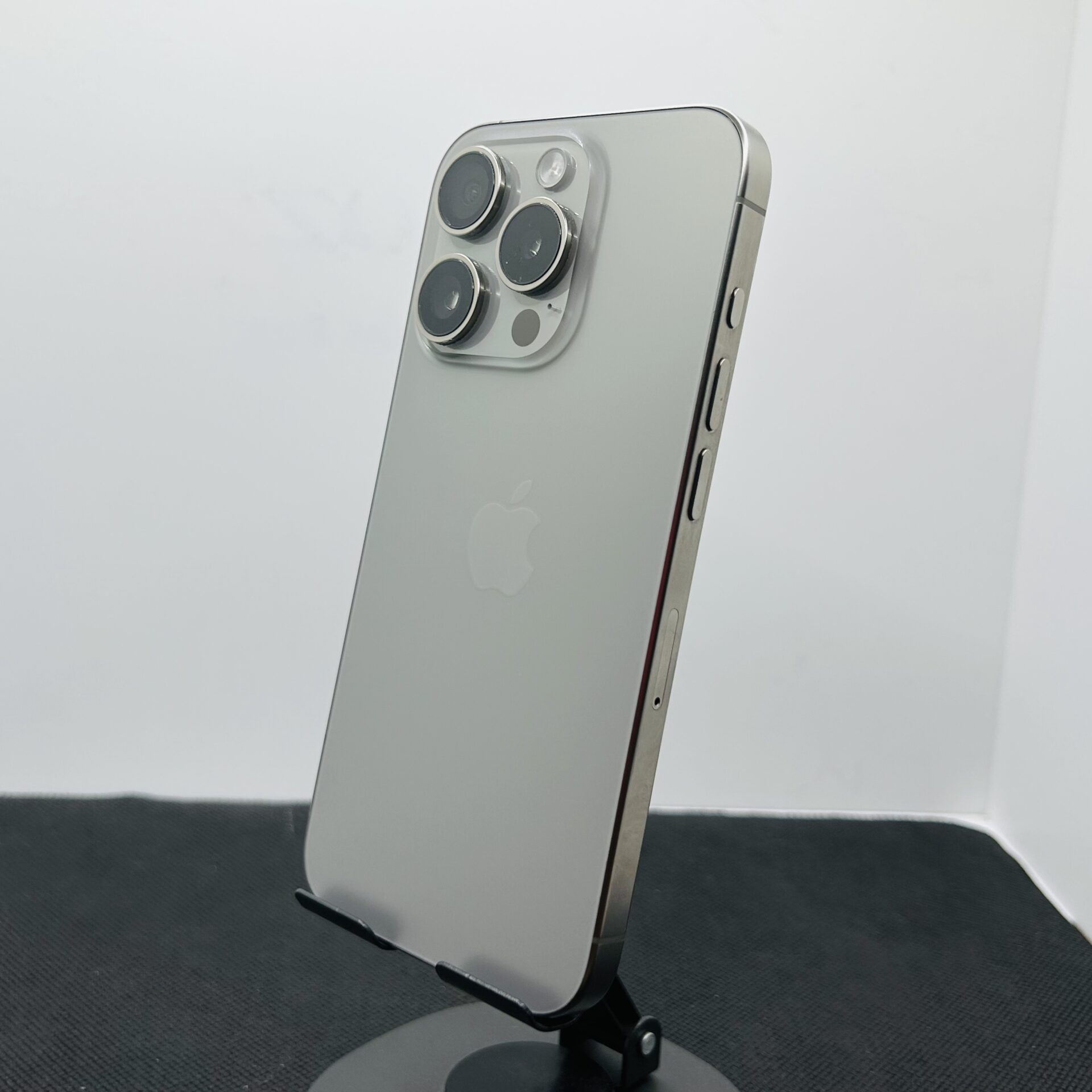 Apple iPhone 15 Pro 128GB Natural titanium - (Grade B) - Image 9