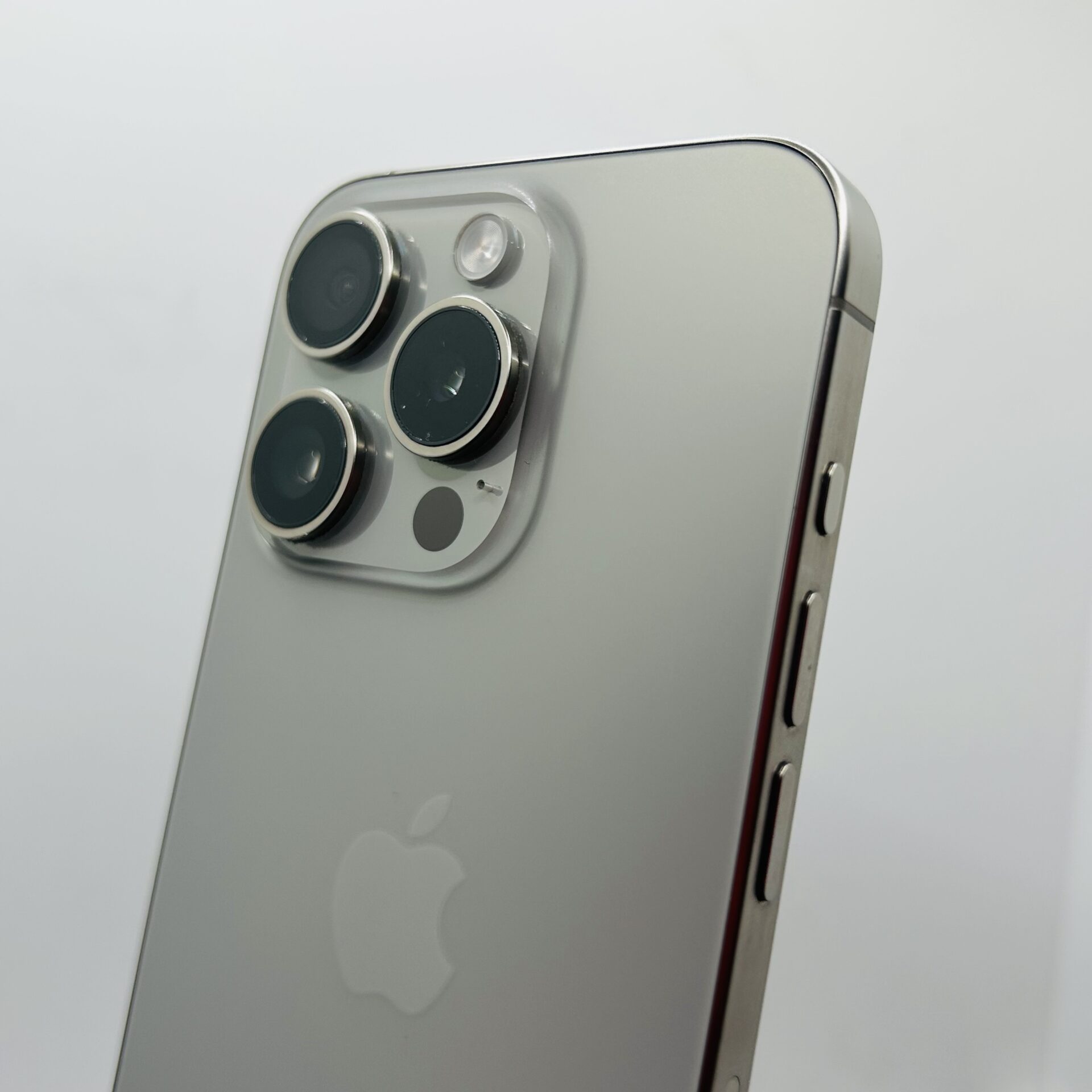 Apple iPhone 15 Pro 128GB Natural titanium - (Grade B) - Image 11