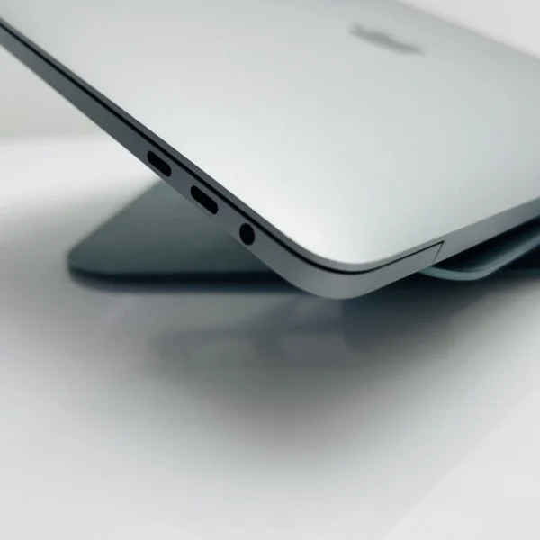 Apple MacBook Pro 13-Inch “Core i5” 2.4GHz (TouchBar/2019) 8GB RAM