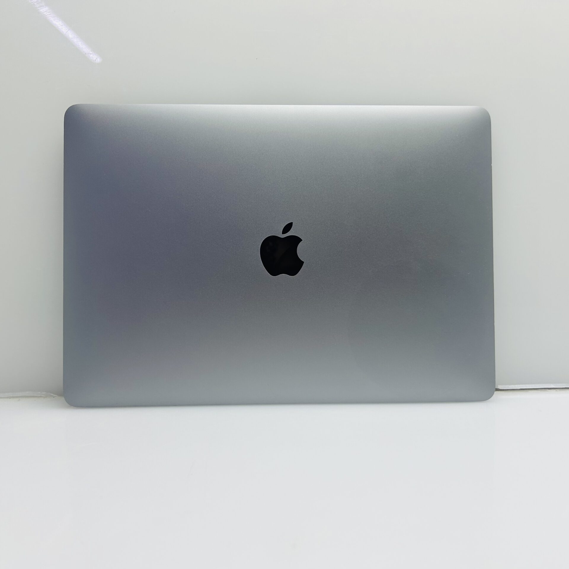 Apple MacBook Pro 13-Inch “Core i5” 2.4GHz (TouchBar/2019) 8GB RAM 512GB SSD Space Gray (Grade B) - Image 2