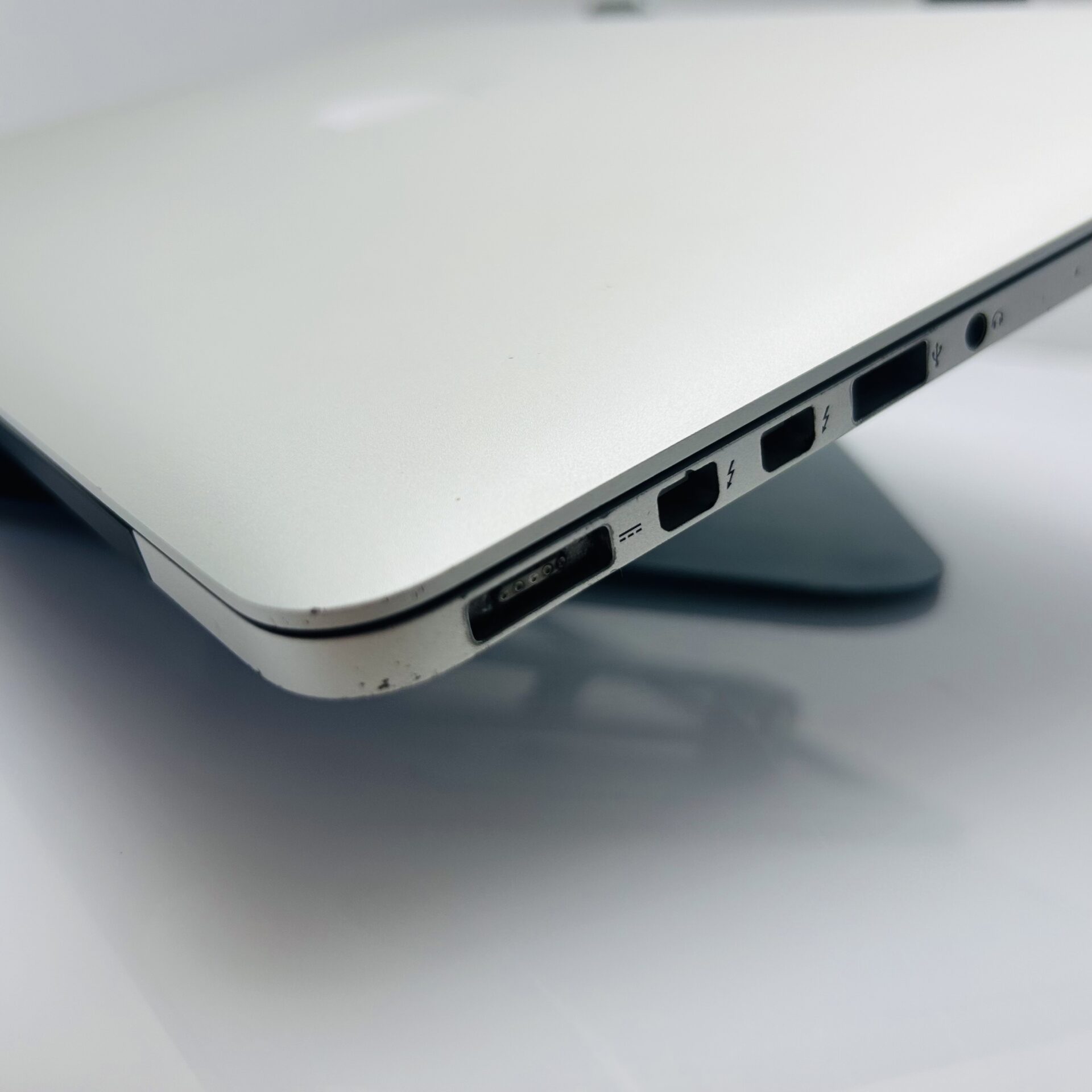 MacBook Pro 15-Inch “Core i7” 2.2GHz (Mid 2014) 16GB RAM 256GB SSD