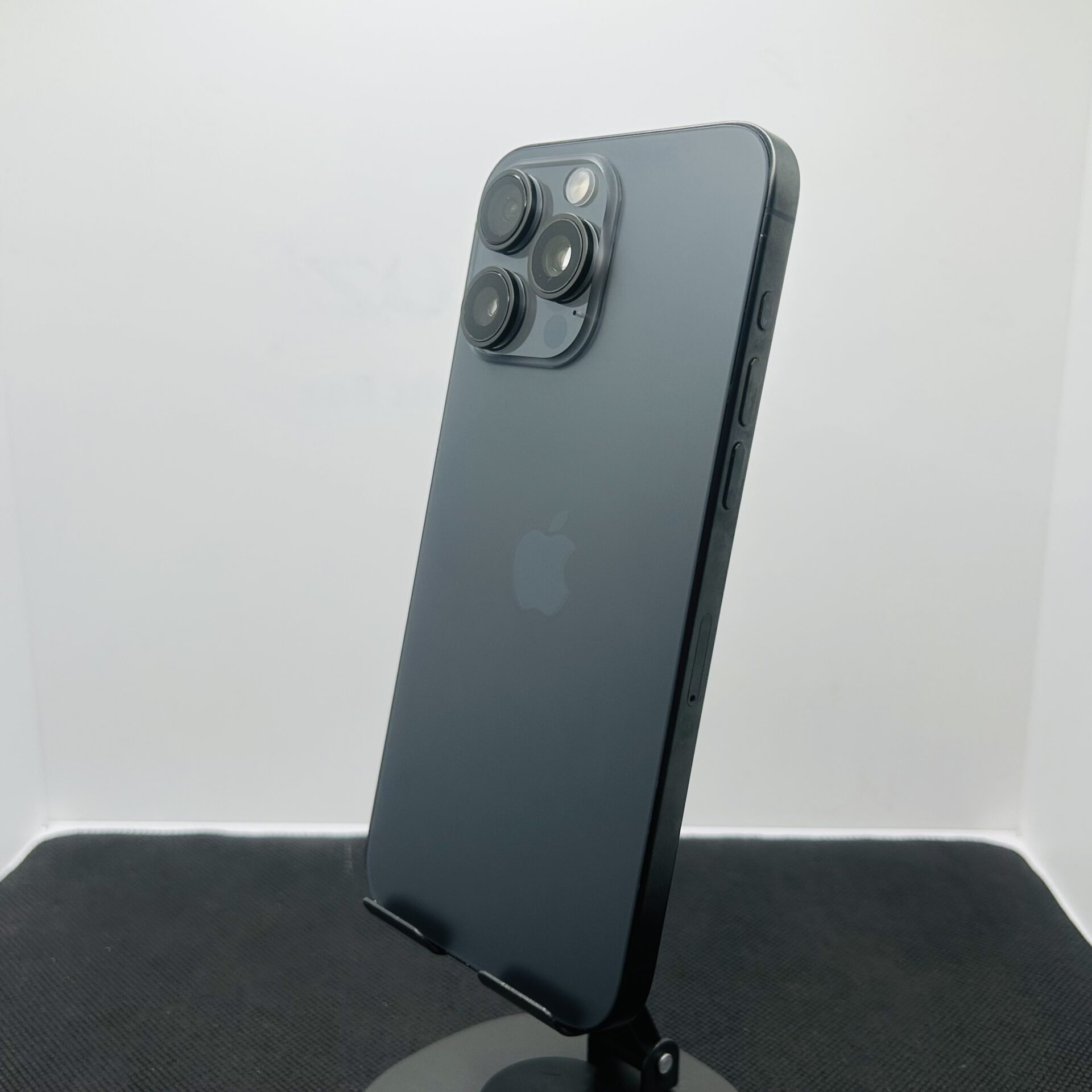 Apple iPhone 15 Pro Max 256GB Space Gray - (Grade B) - Image 10
