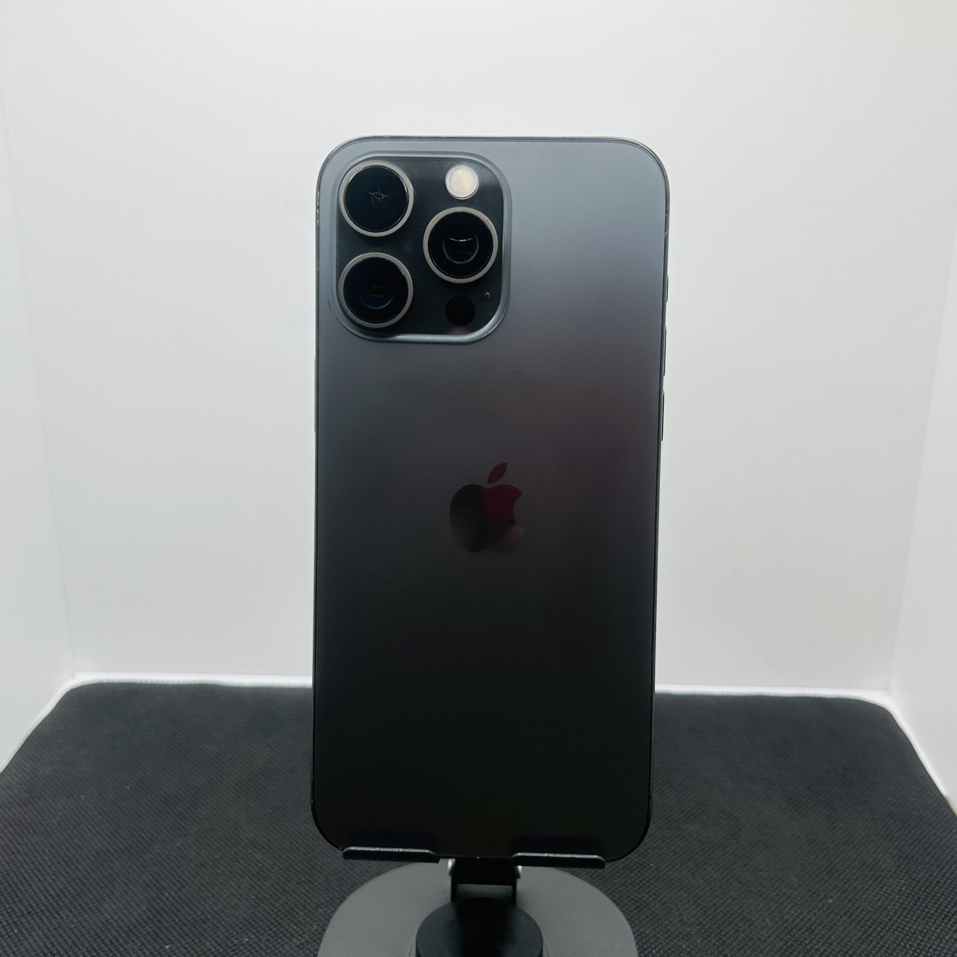 Apple iPhone 15 Pro Max 256GB Space Gray - (Grade B) - Image 9