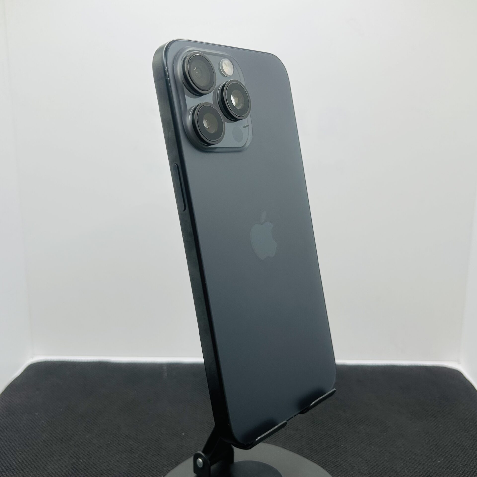 Apple iPhone 15 Pro Max 256GB Space Gray - (Grade B) - Image 8