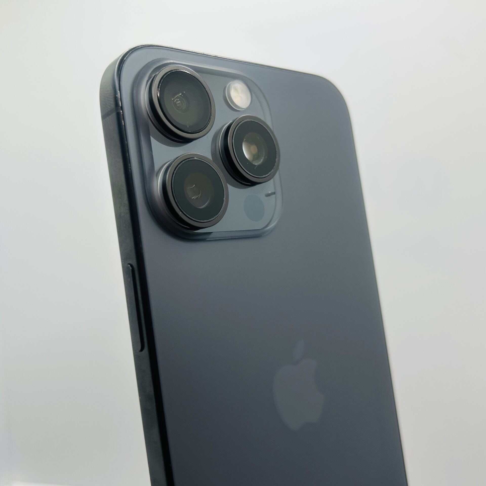 Apple iPhone 15 Pro Max 256GB Space Gray - (Grade B) - Image 11