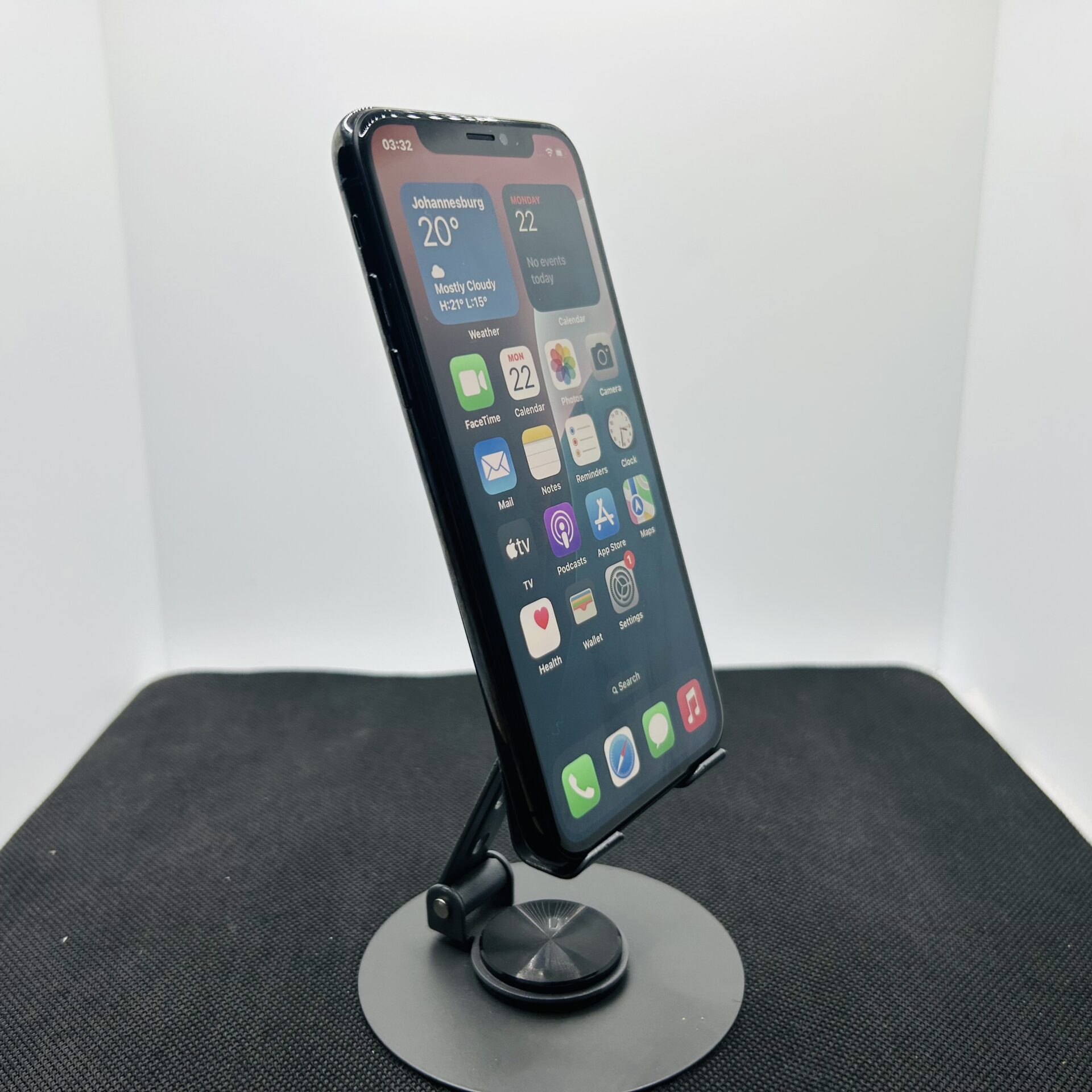 Apple iPhone XS 64GB Space Gray - (Grade B) - Image 2