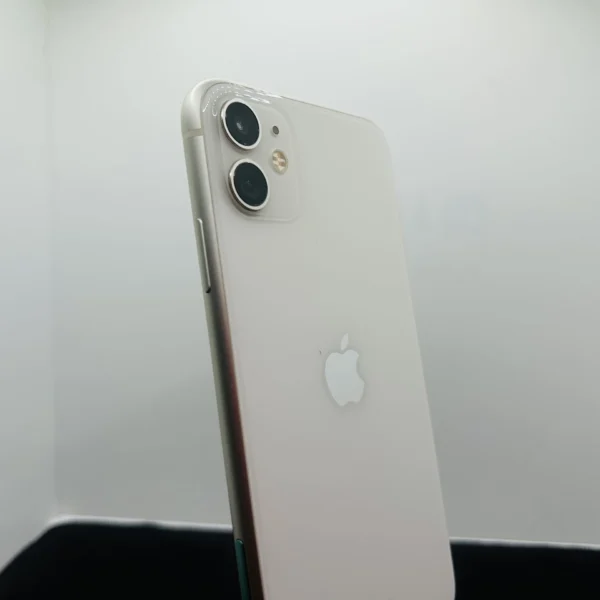 Apple iPhone 11 ホワイト 本体　128GB Apple iPhone 11 128GB White - (Grade B) | Epic Deals SA