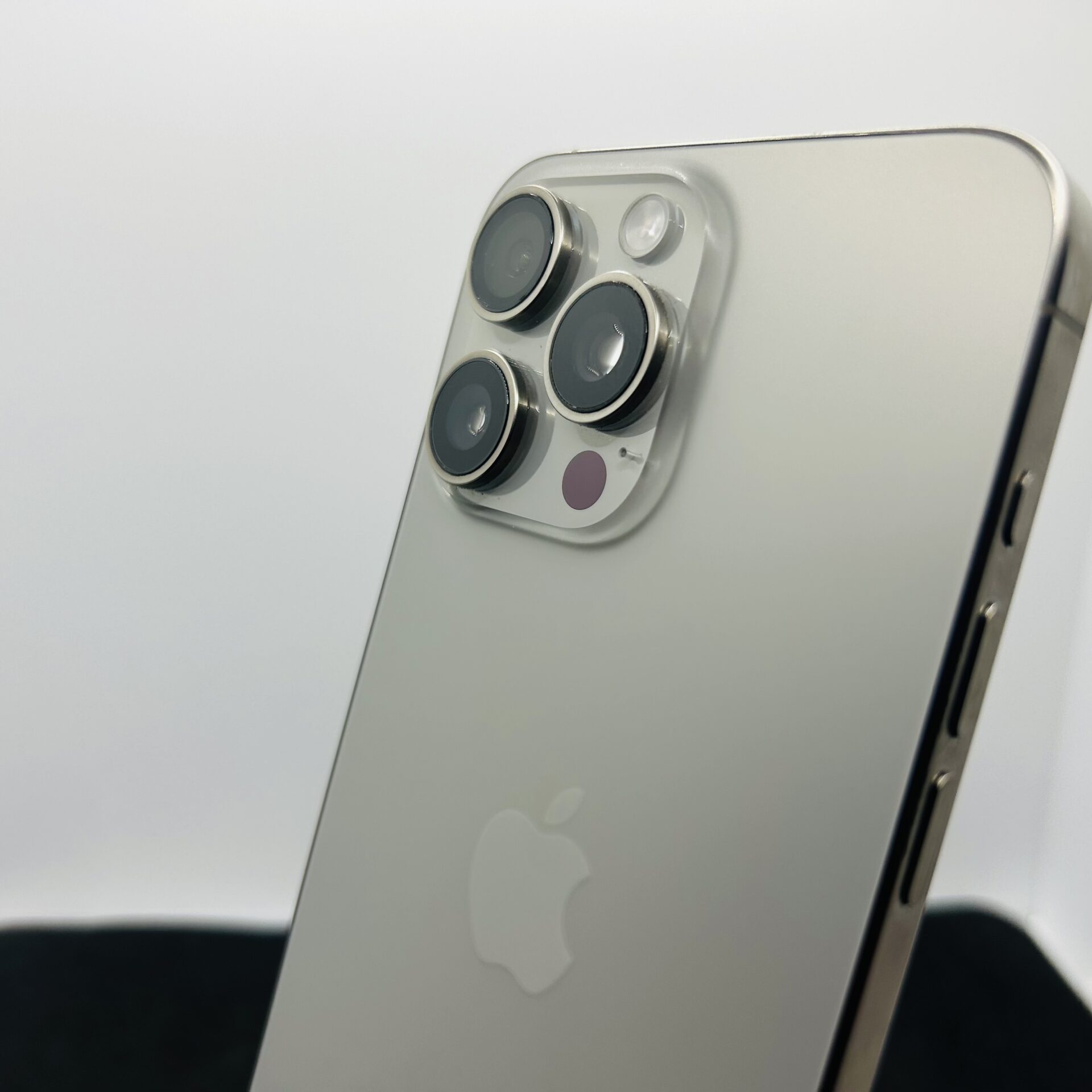 Apple iPhone 15 Pro Max 512GB Natural Titanium – (Grade B) - Image 9