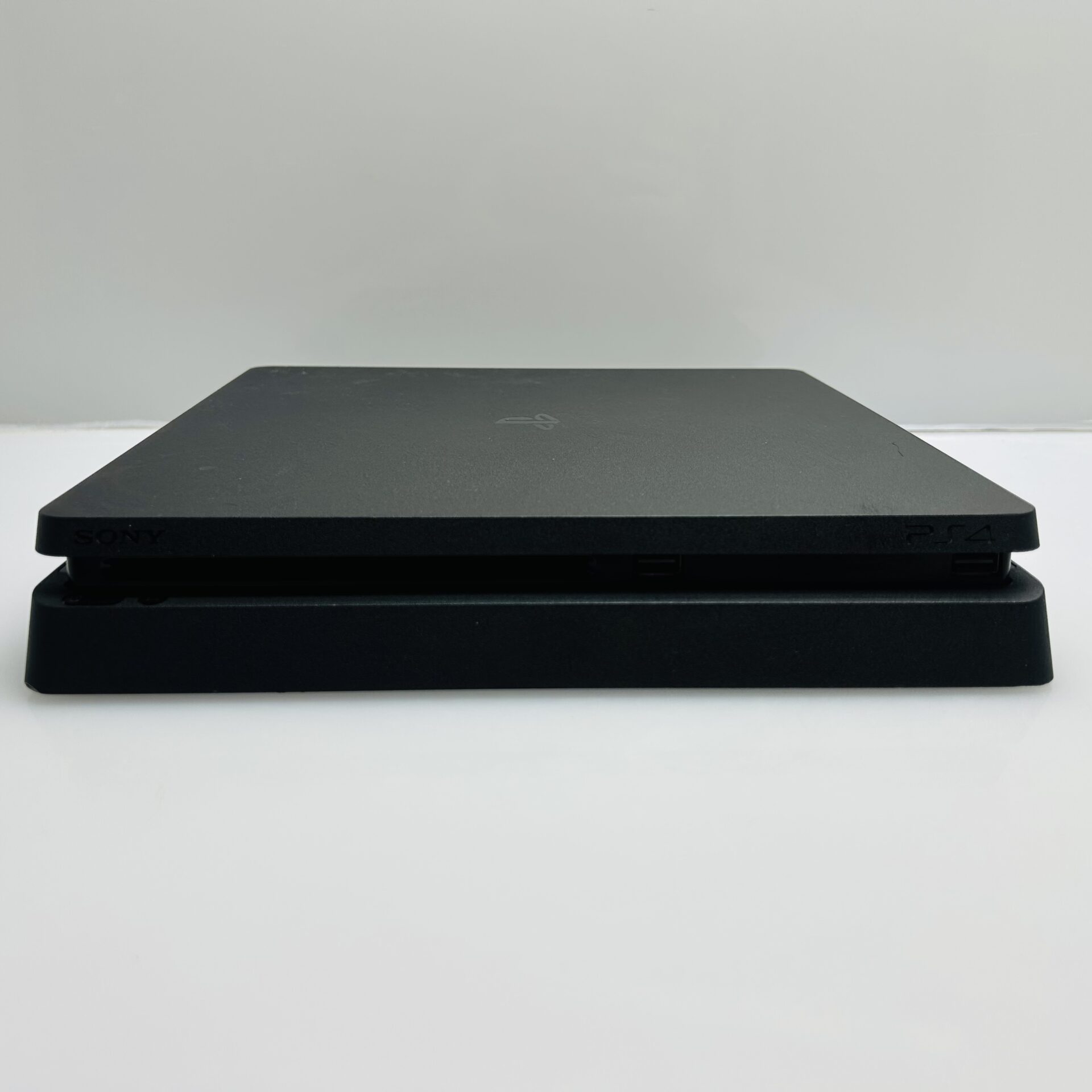 PlayStation 4 Slim Black 500GB + 1 Controller + HDMI Cable + Power Cable + 2 Games - (Grade B) - Image 3
