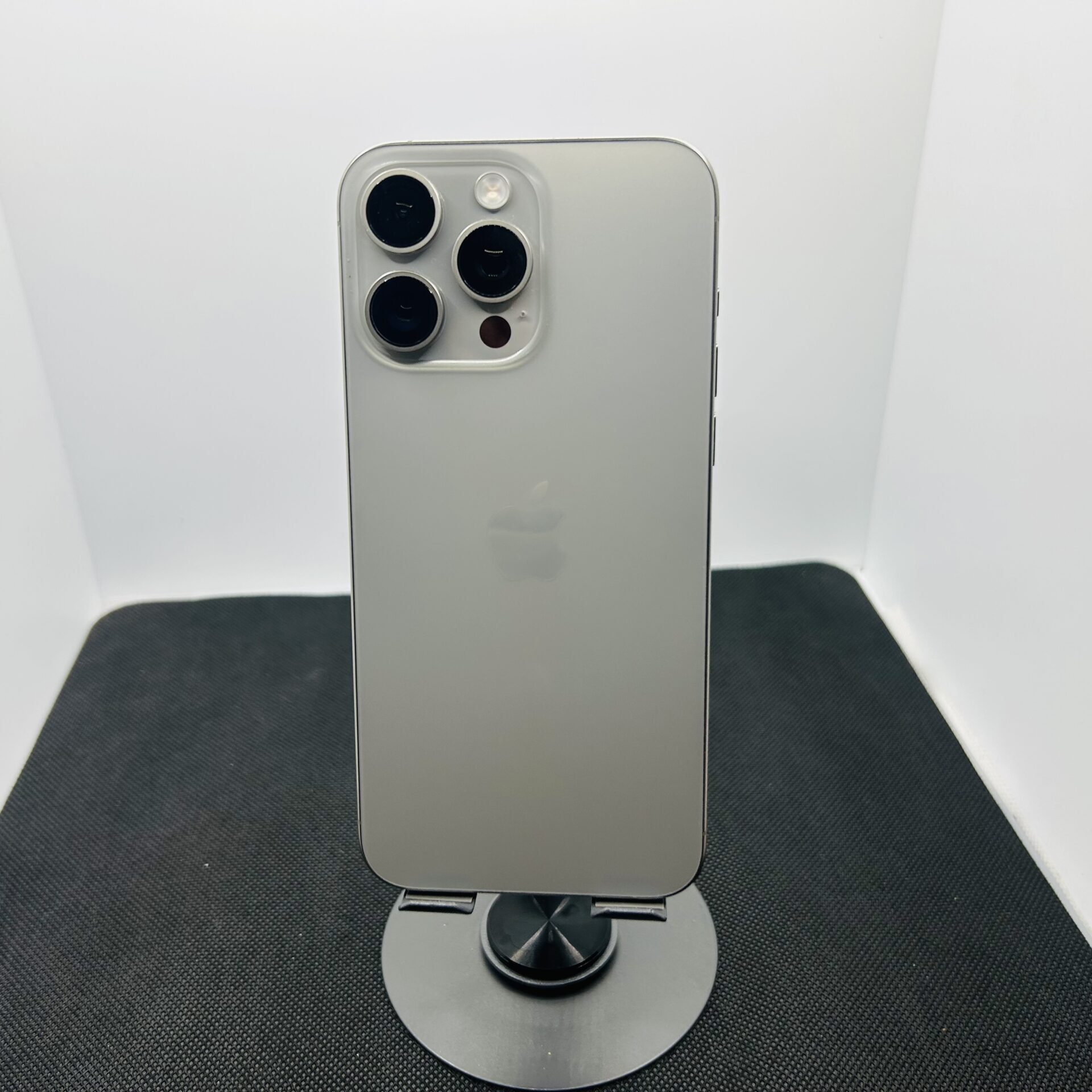 Apple iPhone 15 Pro Max 512GB Natural Titanium – (Grade B) - Image 6