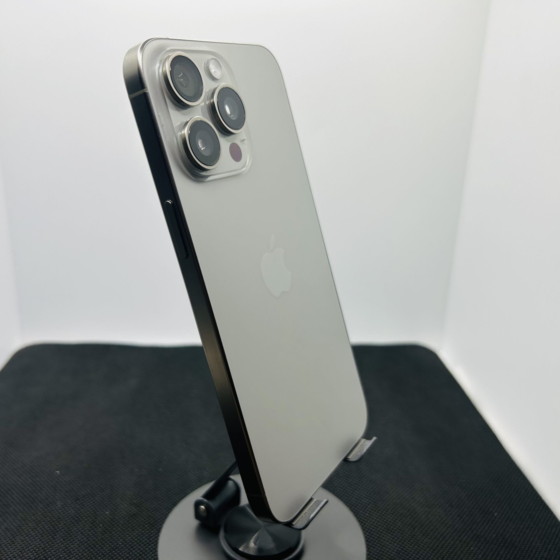 Apple iPhone 15 Pro Max 512GB Natural Titanium – (Grade B) - Image 7