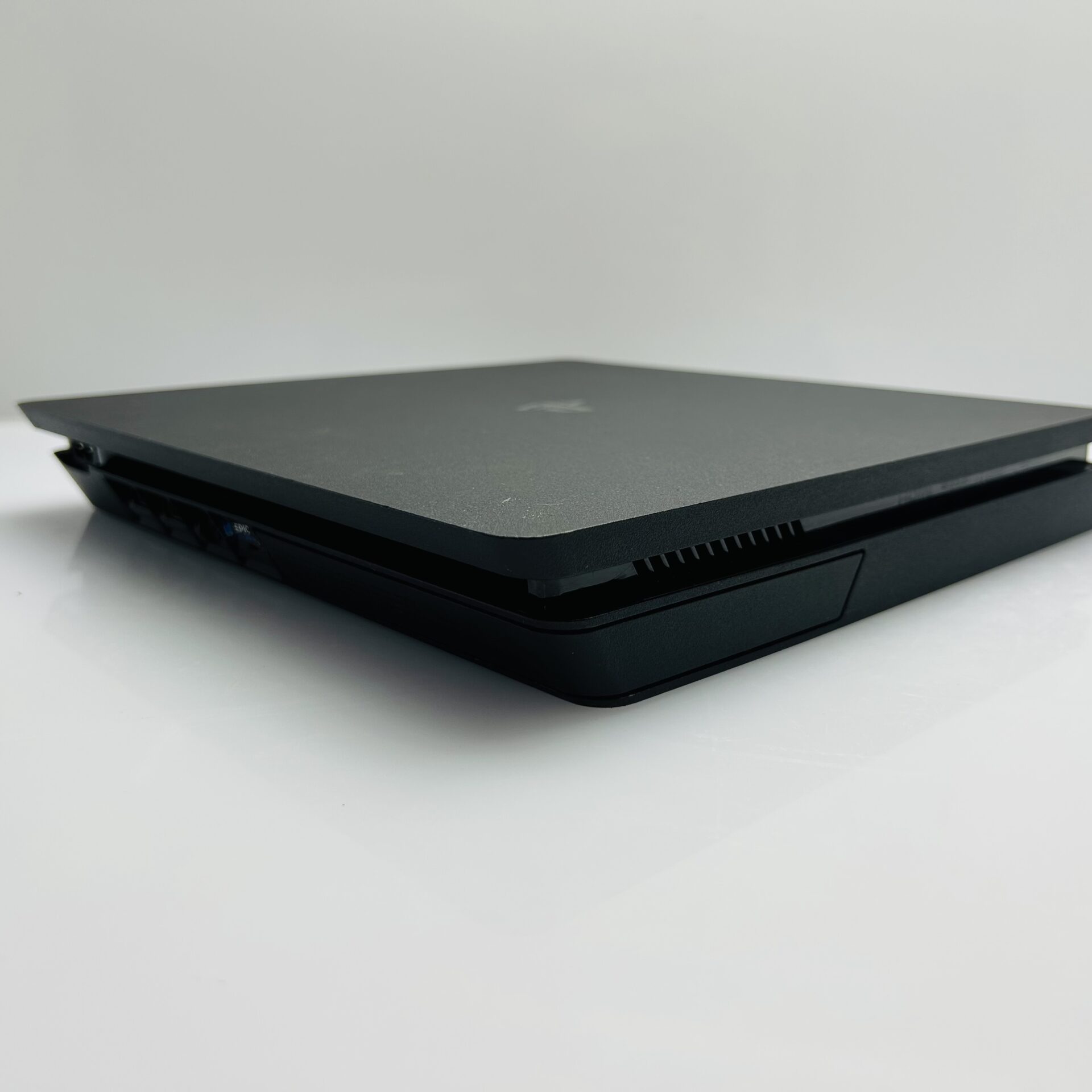 PlayStation 4 Slim Black 500GB + 1 Controller + HDMI Cable + Power Cable + 2 Games - (Grade B) - Image 7
